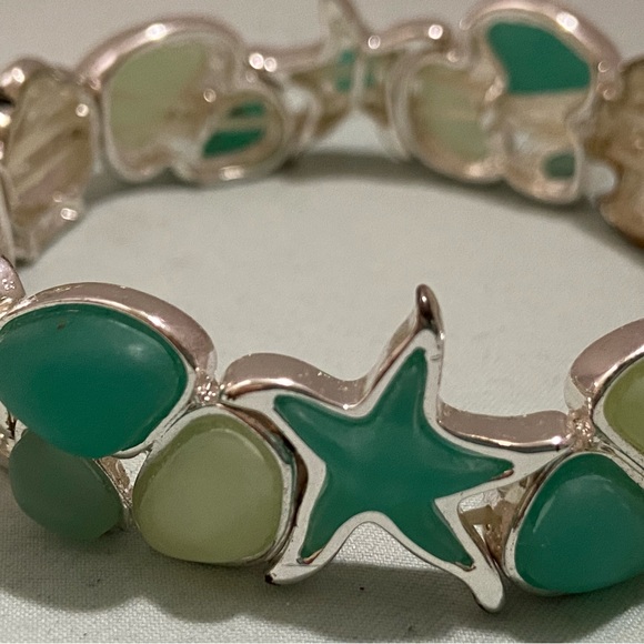 Silver and Green Starfish Bracelet - Picture 1 of 5